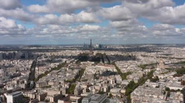 Yazın Eyfel Kulesi ile Paris 'in Panorama' sı. Fransa