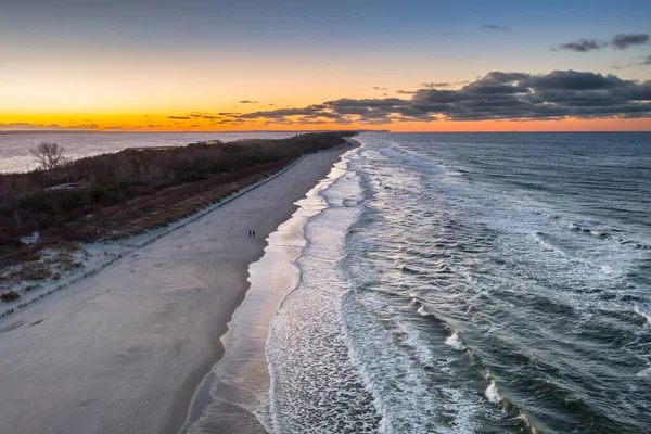 ヘル半島のクズニツァで日没の美しいバルト海のビーチ ポーランド — ストック写真