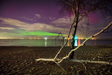 Polonya 'nın Gdansk kentindeki Baltık Denizi üzerinde inanılmaz bir aurora..