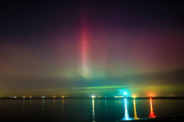 Polonya 'nın Gdansk kentindeki Baltık Denizi üzerinde inanılmaz bir aurora..