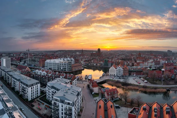 Oude Stad Gdansk Bij Motlawa Rivier Bij Zonsondergang Polen — Stockfoto