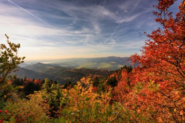 Sonbaharda Pieniny Dağları 'nda güzel bir günbatımı. Polonya