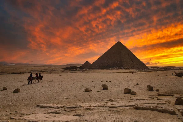 Hermosa Puesta Sol Sobre Pirámide Menkaure Giza Egipto — Foto de Stock