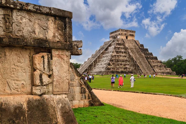 Chichen Itza Meksika Piramitte Tüylü Yılan — Stok fotoğraf