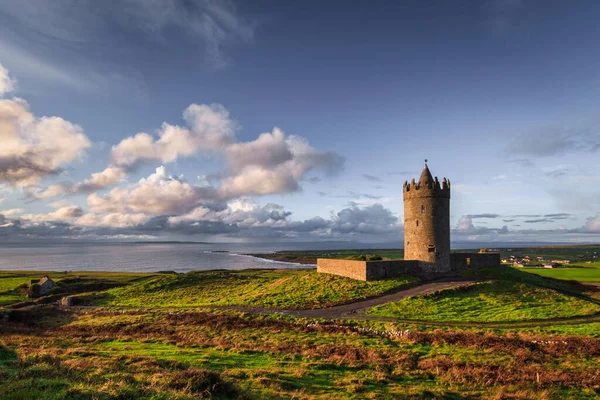 Κάστρο Doonagore Στο Ηλιοβασίλεμα Clare Ιρλανδία — Φωτογραφία Αρχείου