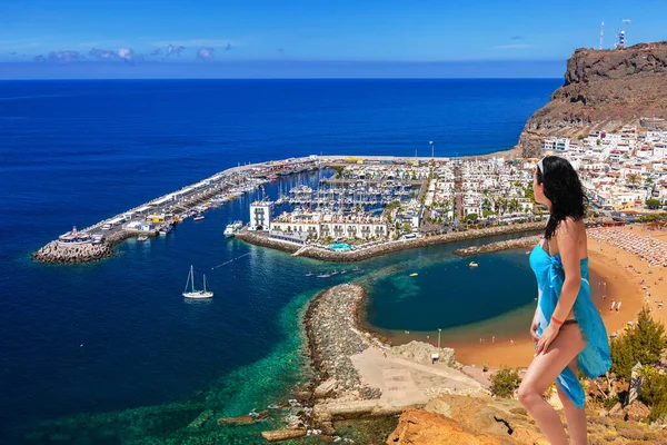 Frau Genießt Sonnenurlaub Auf Der Insel Gran Canaria Spanien — Stockfoto