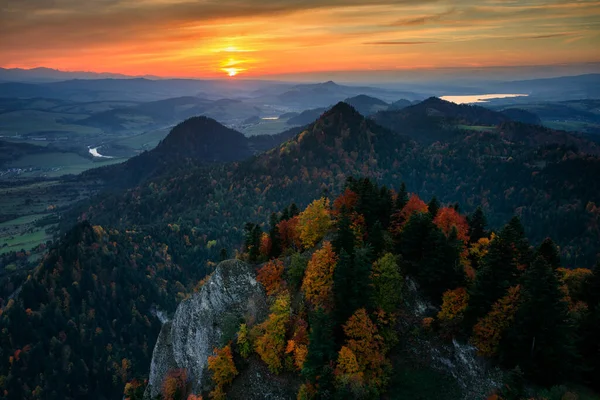 Ένα Όμορφο Ηλιοβασίλεμα Στα Βουνά Pieniny Φθινόπωρο Πολωνία — Φωτογραφία Αρχείου