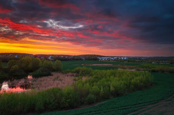 在波兰罗特曼卡的春天的田野上 夕阳西下 — 图库照片