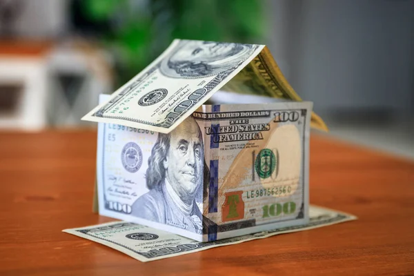 Dom Zaaranżowany Banknotów 100 Dolarów Jako Symbol Pożyczki Zakup Domu — Zdjęcie stockowe