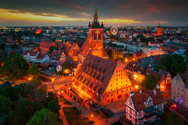 Büyük Değirmen Gdansk Eski Kasabasında Alacakaranlıkta Polonya — Stok fotoğraf