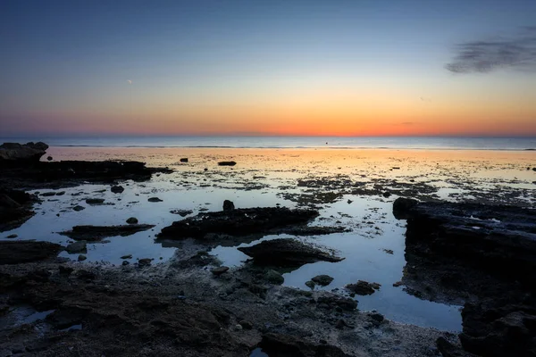 エジプトの日の出にマルサ アラムの紅海の美しい海岸線 — ストック写真