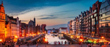 Günbatımında ana şehir Gdansk, Polonya