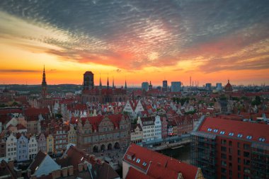 Günbatımında ana şehir Gdansk, Polonya