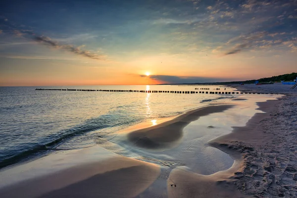 Восход Солнца Летнем Пляже Балтийского Моря Польском Городе Устка — стоковое фото