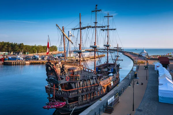 Пиратское Судно Устье Берегу Балтийского Моря Восходе Солнца Польша — стоковое фото