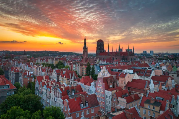 Günbatımında ana şehir Gdansk, Polonya