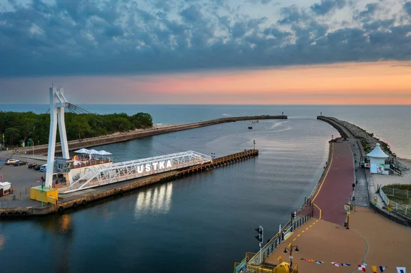 Όμορφη Ανατολή Πάνω Από Την Πόλη Ustka Από Βαλτική Θάλασσα — Φωτογραφία Αρχείου