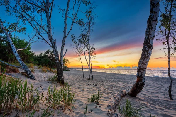 波兰格但斯克波罗的海海滩上令人惊奇的落日 — 图库照片