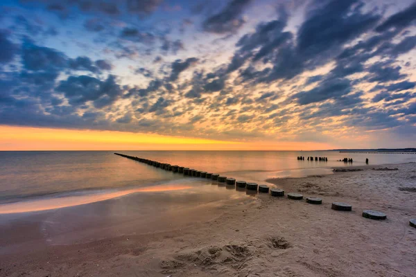 Восход Солнца Летнем Пляже Балтийского Моря Польском Городе Устка — стоковое фото
