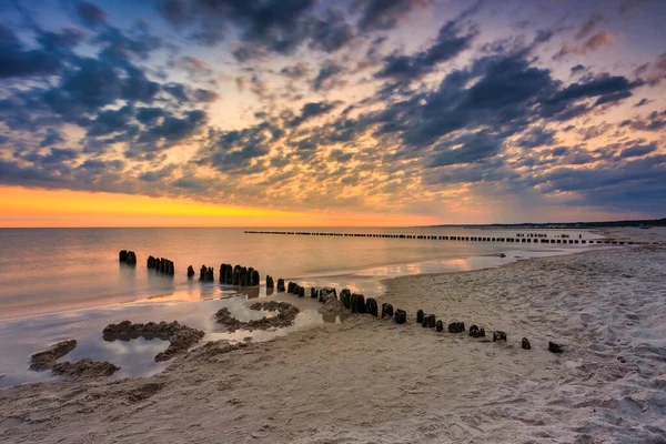 Прекрасний Схід Сонця Літньому Пляжі Балтійського Моря Устці Польща — стокове фото