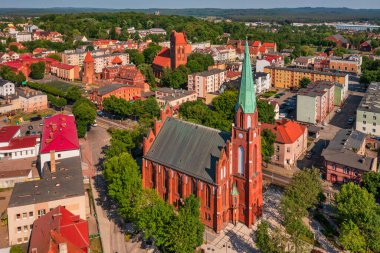 Lebork şehrinin güzel mimarisi, Polonya 'daki Töton şatosunun güçlendirilmiş binalarıyla.