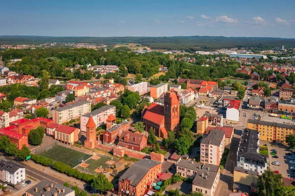 Lebork şehrinin güzel mimarisi, Polonya 'daki Töton şatosunun güçlendirilmiş binalarıyla.
