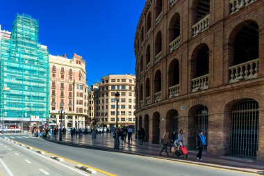 Valencia, İspanya - 21 Ocak 2023: Placa de Bois de Valencia, İspanya 'nın güneşli bir gününde.