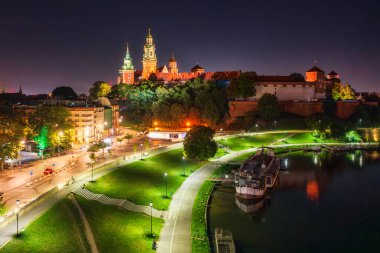 Geceleri Wawel Kraliyet Kalesi, Krakow. Polonya