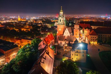 Geceleri Wawel Kraliyet Kalesi, Krakow. Polonya