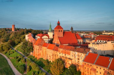 Grudziadz Wisla River, Polonya, güzel tahıl ambarları