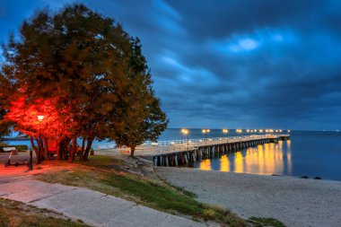 Alacakaranlıkta, Polonya Baltık pier Gdynia Orlowo içinde