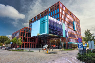 Gdansk, Polonya - 12 Ekim 2023: Gdansk, Polonya 'daki Garnizon iş bölgesinin modern mimarisi.