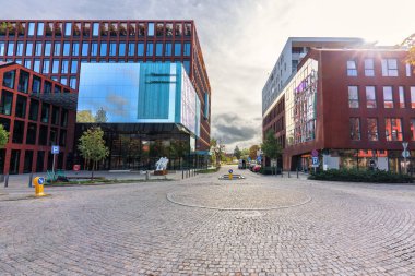 Gdansk, Polonya - 12 Ekim 2023: Gdansk, Polonya 'daki Garnizon iş bölgesinin modern mimarisi.