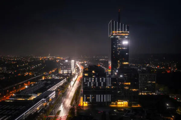 Geceleri Baltık Denizi manzaralı Gdansk Przymorze 'un havadan şehri, Polonya.