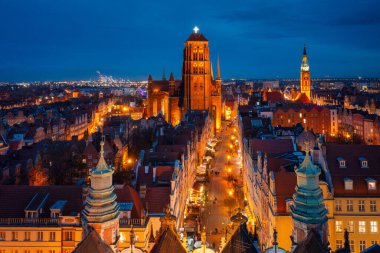 Kışın Gdansk 'taki güzel ana şehrin hava manzarası, Polonya