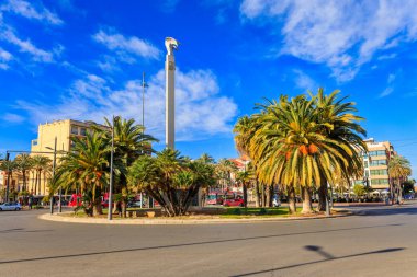 Valencia, İspanya - 22 Ocak 2023: Valencia 'nın Playa de las Arenas sahilindeki güzel mimarisi, İspanya
