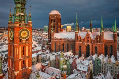 Polonya, Gdansk 'ın tarihi merkezinde gün doğumu.