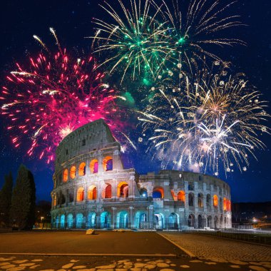 Roma, İtalya 'daki Colosseum' da havai fişek gösterisi