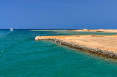 Mısır, Afrika 'daki Ghalib Limanı' nda Kızıl Deniz 'in güzel manzarası.