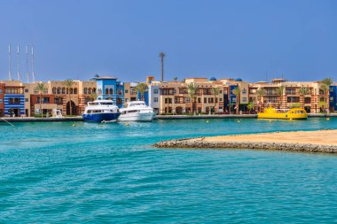 Mısır, Afrika 'daki Ghalib Limanı' nda Kızıl Deniz 'in güzel manzarası.