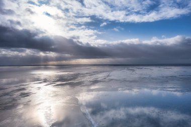 Baltık Denizi kıyısındaki Vistula Spit 'in manzarası. Polonya