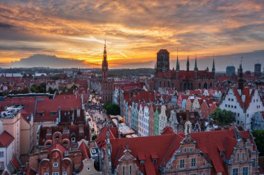 Polonya 'nın Gdansk kentindeki Ana Kasabanın havadan manzarası.