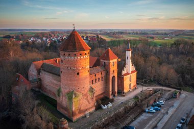 Polonya, Reszel 'de gün batımında bir Alman kalesi..
