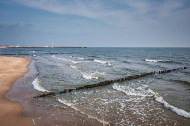 Baltık Denizi 'ndeki Wladyslawowo limanının havadan manzarası. Polonya.