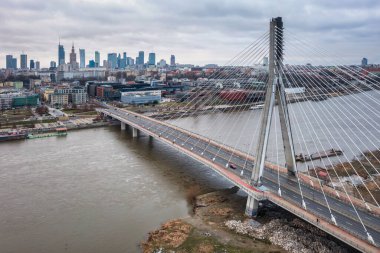 Warszawa, Polonya - 27 Ocak 2024: Günbatımında modern Varszawa şehri, Polonya 'nın başkenti.