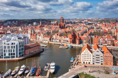 Motlawa nehri, Polonya 'nın ana şehri Gdansk' ın havadan manzarası.