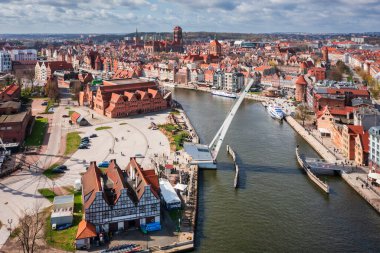 Motlawa nehri, Polonya 'nın ana şehri Gdansk' ın havadan manzarası.