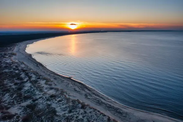 Una Hermosa Puesta Sol Playa Isla Sobieszewo Mar Báltico Primavera Fotos De Stock Sin Royalties Gratis