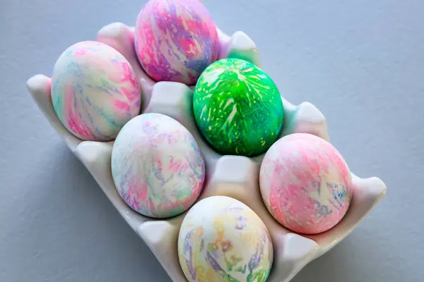 Composición Conejos Huevos Pascua Sobre Fondo Gris Imagen De Stock