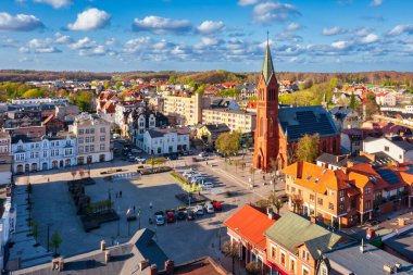 Pomerania Kashubian Gölü Bölgesi 'ndeki Kartuzy' nin güzel manzarası. Polonya